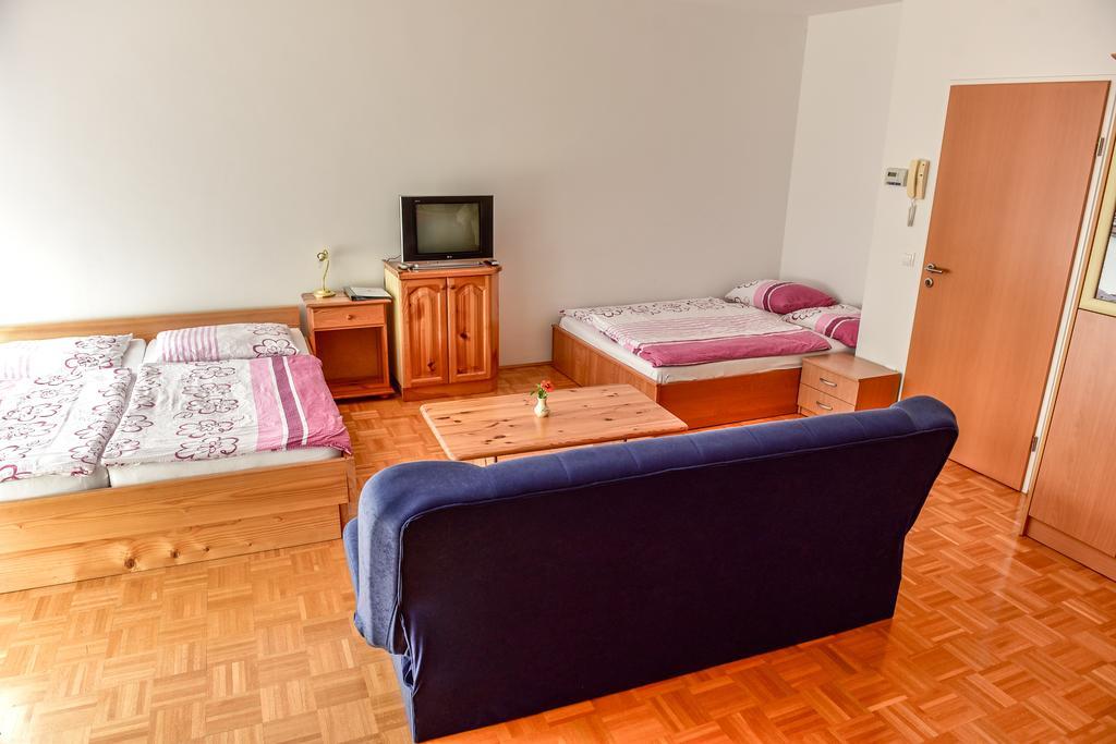 Apartments And Studios Perunika Moravske-Toplice Exterior foto